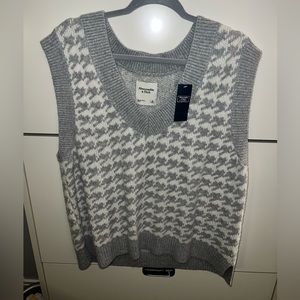 Abercrombie & Fitch Sweater Vest — Size XL